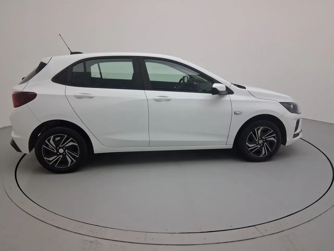 Chevrolet Onix Hatch 1.0 12V Flex Mec. 4P, foto 6 de 18