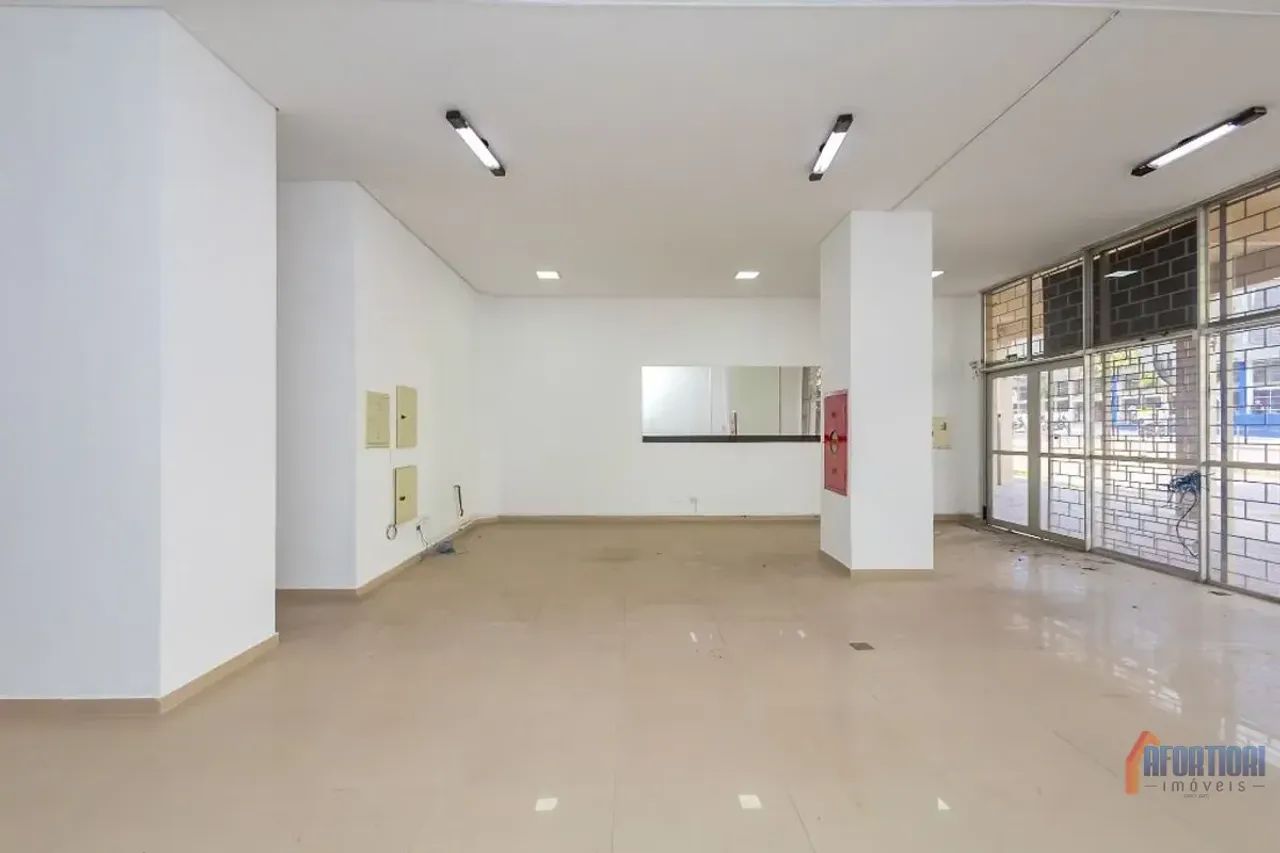 Loja comercial espaçosa com copa e depósito no Cabral, Curitiba - Foto 4