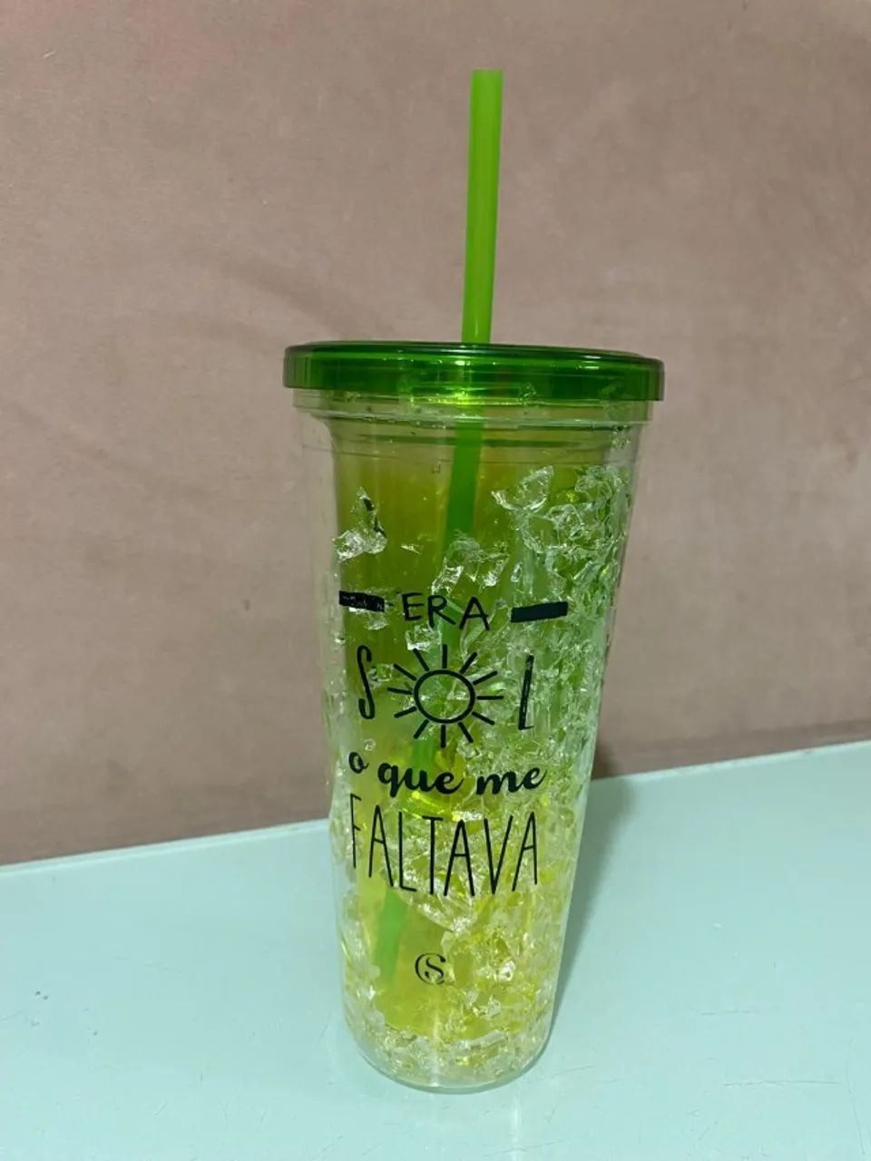 Copo Plástico com Canudo Efeito Gelo e Frase Decorativa Novo