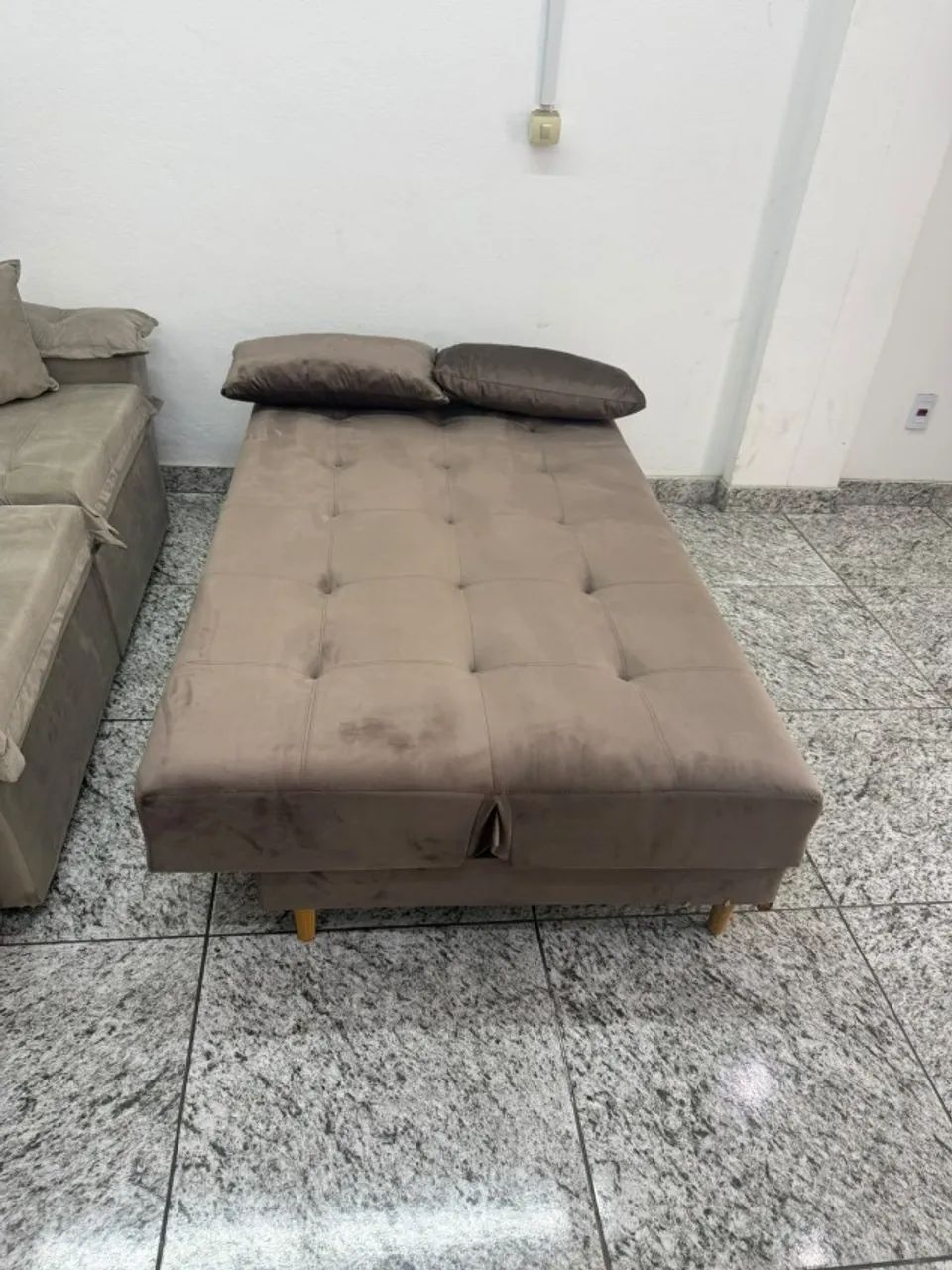 Sofá Cama Casal 1,80m Veludo Compacto e Funcional
