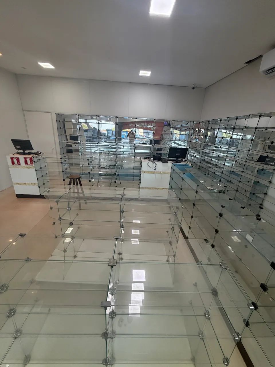 Vende se farmácia montada 