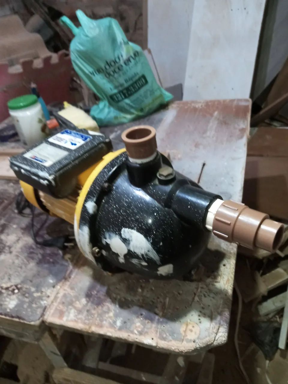 Vendo bomba de agua e tv de 21 polegadas LG
