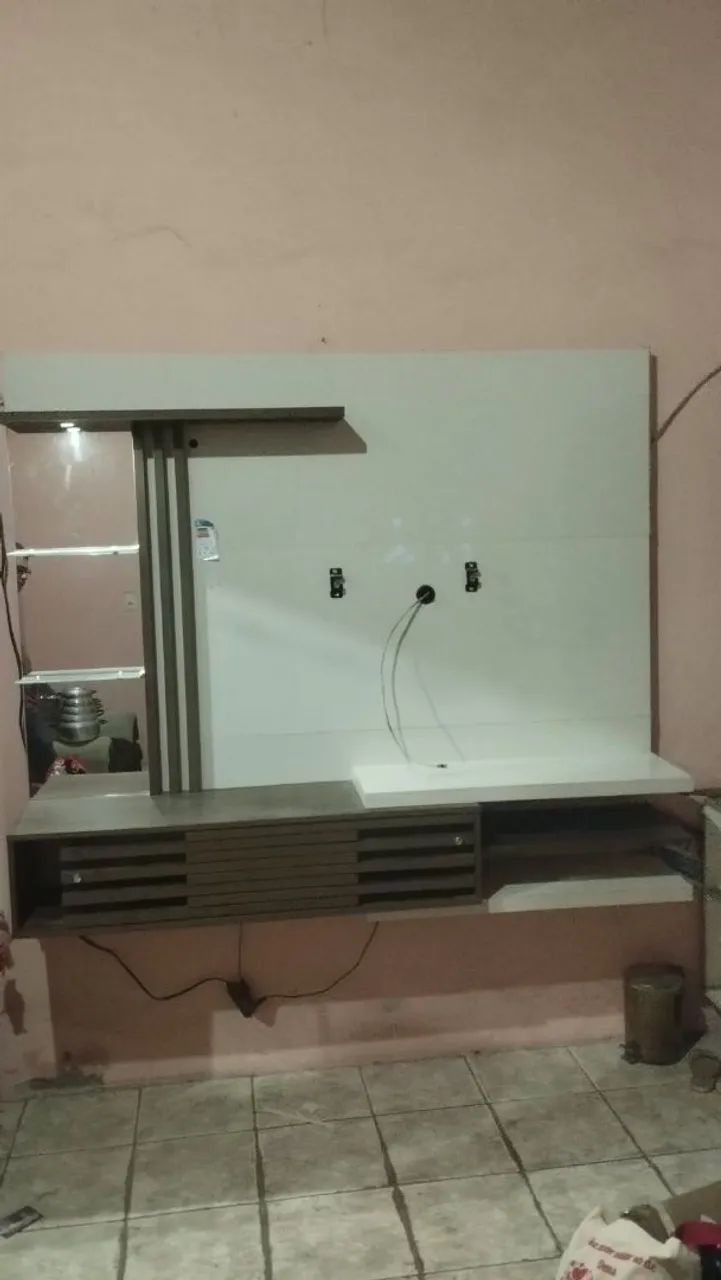 Rak painel com led espelho e ripado.