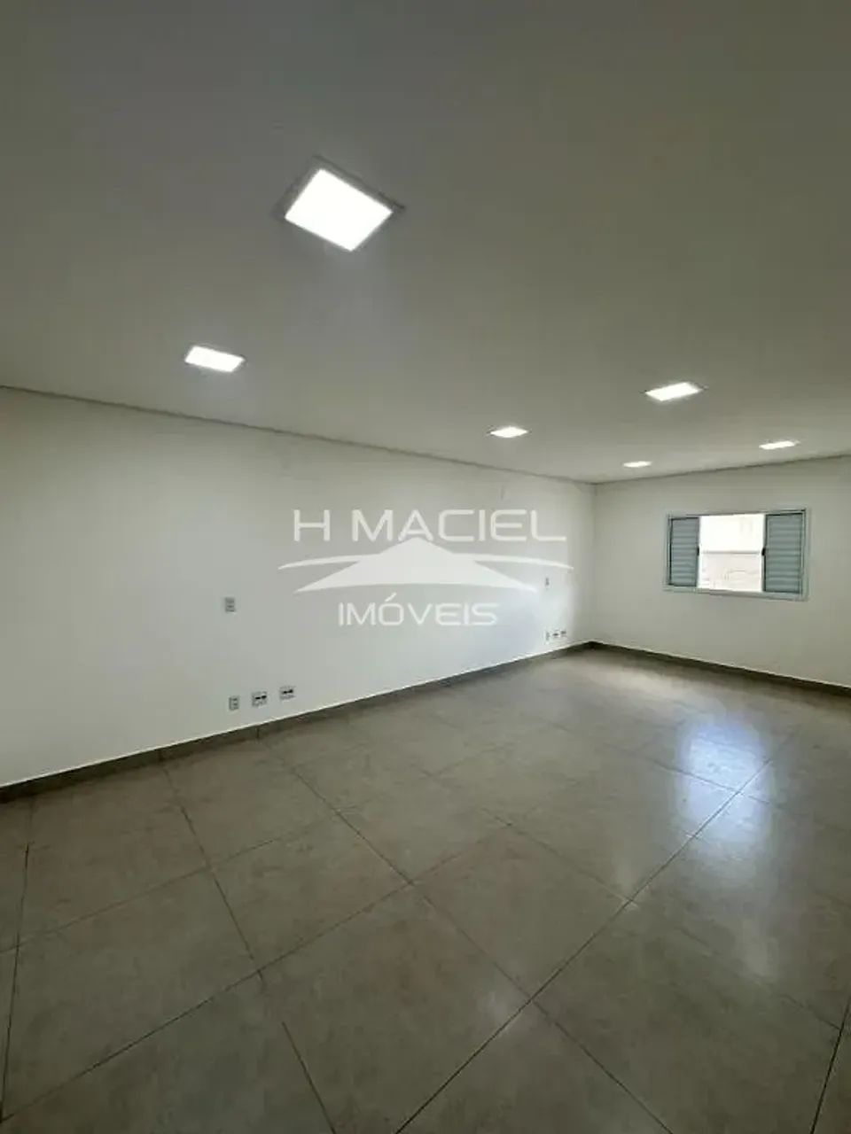 Sala Comercial no Piso Superior  34 m² | Pronta para Uso - Foto 2