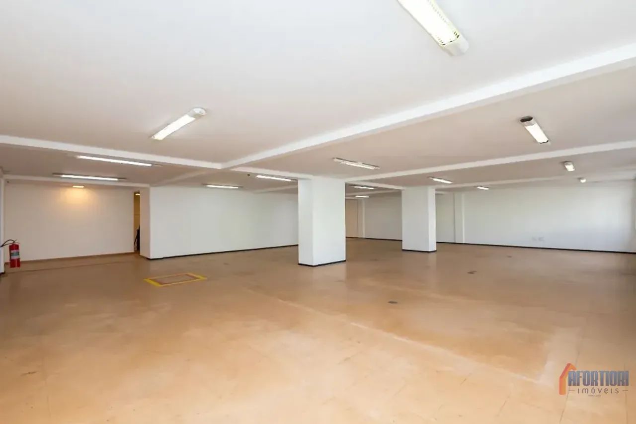 Loja comercial espaçosa com copa e depósito no Cabral, Curitiba - Foto 2
