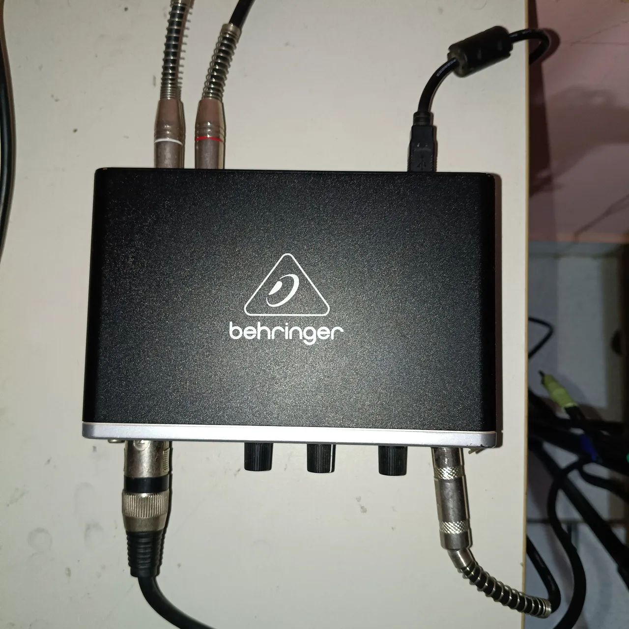 Placa de áudio Behringer + microfone 418477696059320320