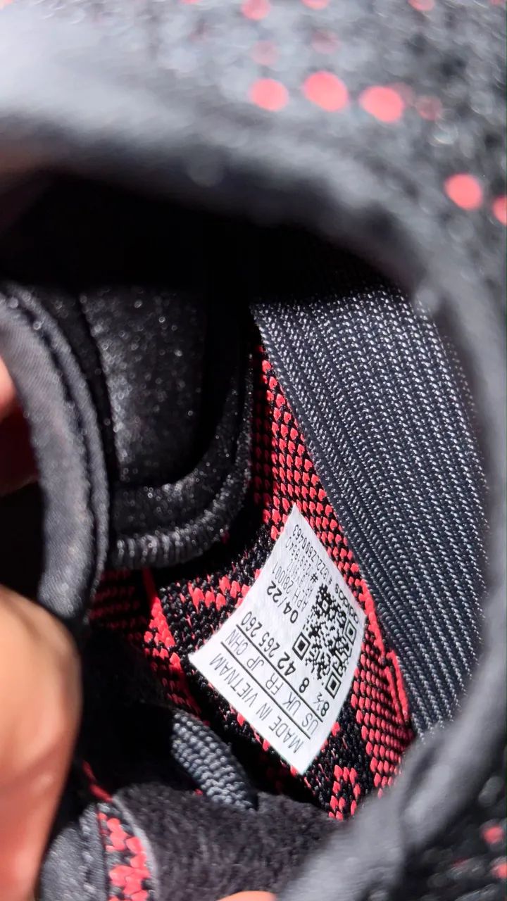 Yeezy Boost 350 v2 Core Black Red  - Foto 3