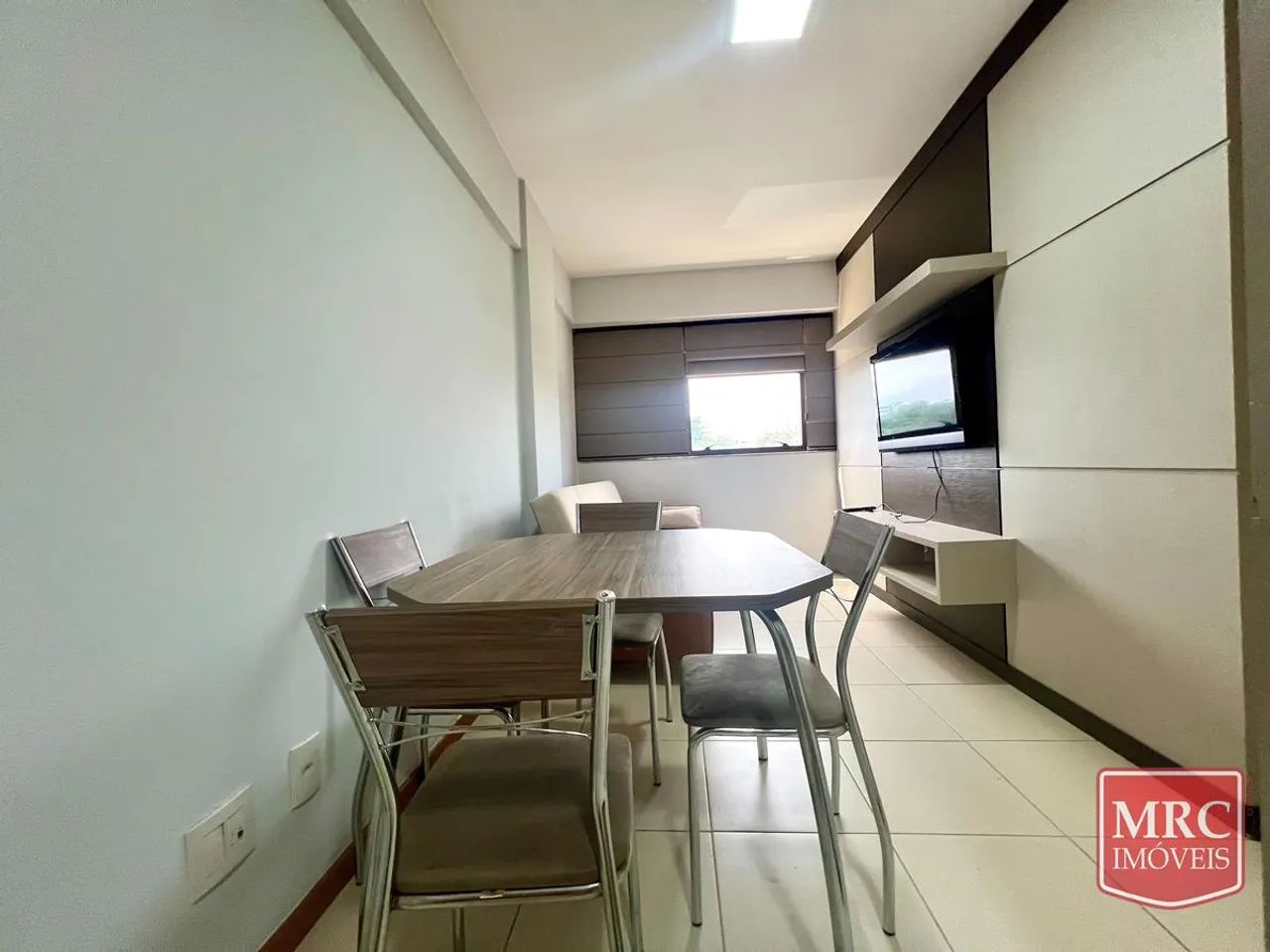 SCRN 704/705 Bloco B - MOBILIADO COM ELEVADOR E 2 VAGAS NA GARAGEM - Foto 4