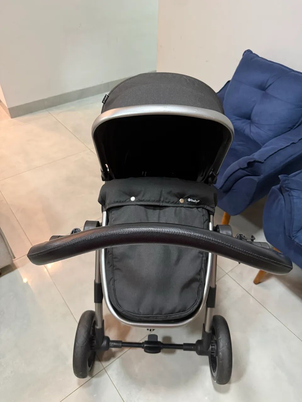 Vendo carrinho de bebê com bebê conforto  - Foto 3