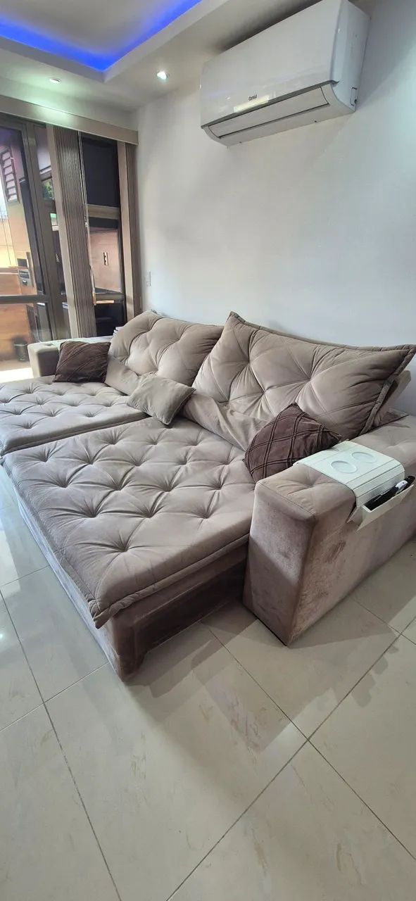 RECLINING SOFA IN EXCELLENT CONDITION467354016610396163