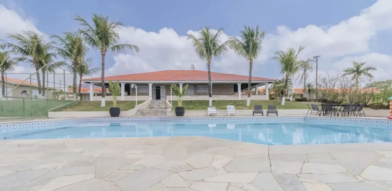 Casa em Dois Córregos com lazer completo