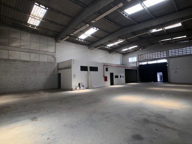 Galpão Comercial com 375m2 mais mezanino e 7m de pé direito - Foto 2