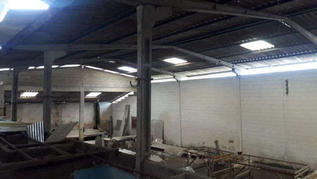 Ven Galpão Com 2880m2 Com Pátio de 2070m2 no bairro de Prazeres