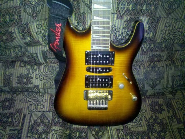 Guitarra Condor com pedaleira Zoom 707-ll - Aceito trocas