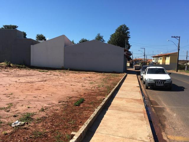 Vende-se terreno no bairro Vila Tênis Clube
