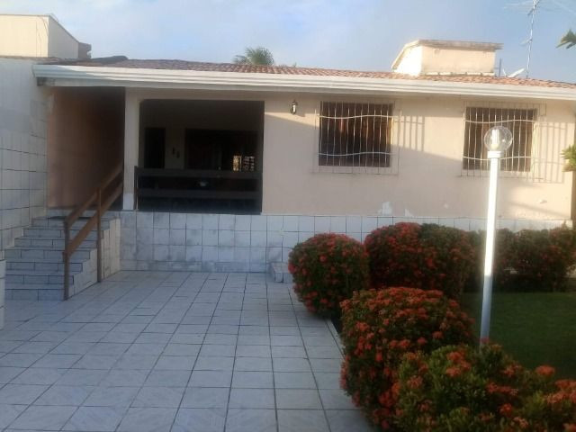 Casa espaçosa e mobiliada em Capim Macio com 3 quartos