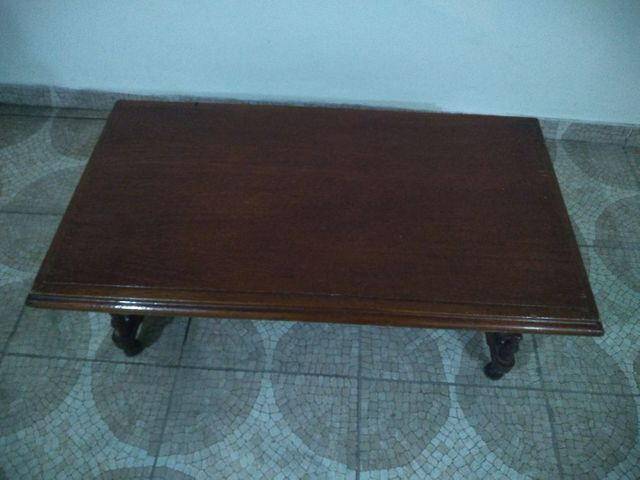 Mesa de centro,em madeira para sala