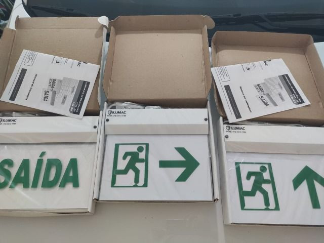 Luminária autônoma para sinalização com LED