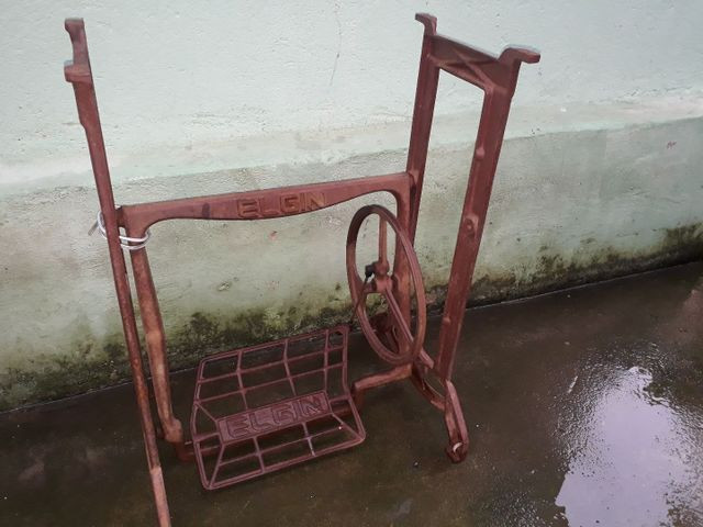 Pés de Máquina de Costurar Antigo