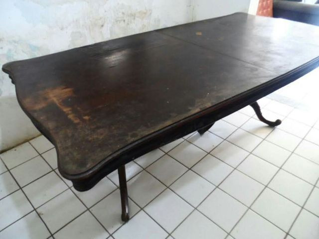 Mesa orignal em madeira maciça - Foto 2