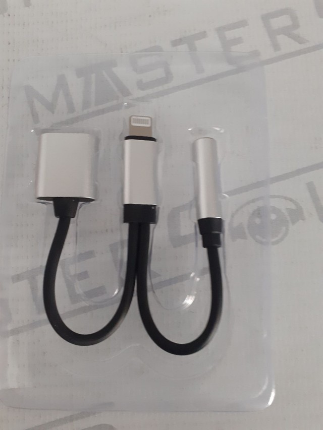 Adaptador lightning.  Saída P2, mais recarga, mais microfone.  Novo. - Foto 2