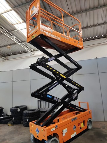 Locação De Plataforma Elevatória Tesoura 08 M,10M,12 M - Foto 2