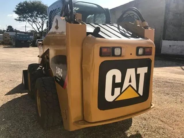 Mini Carregadeira CAT 246C