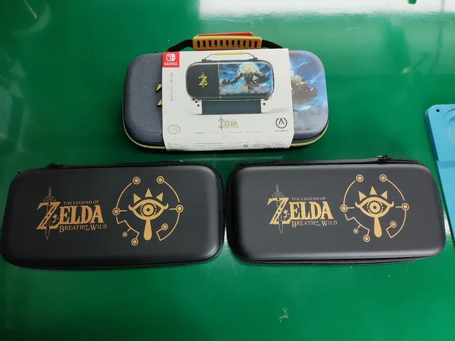 Nintendo Switch OLED 64GB The Legend of Zelda: Tears of the Kingdom Edition  cor verde e dourado e preto