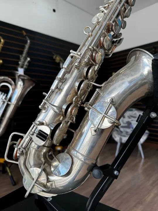SAX ALTO KING PRATA DE 1924/1925 INSTRUMENTO MILITAR AMERICANO - RARIDADE (USADO) PARCELAM - Foto 4