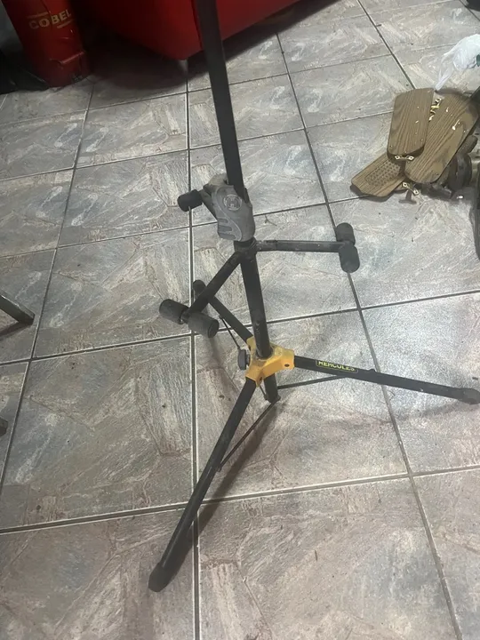 Suporte triplo para violão e guitarra