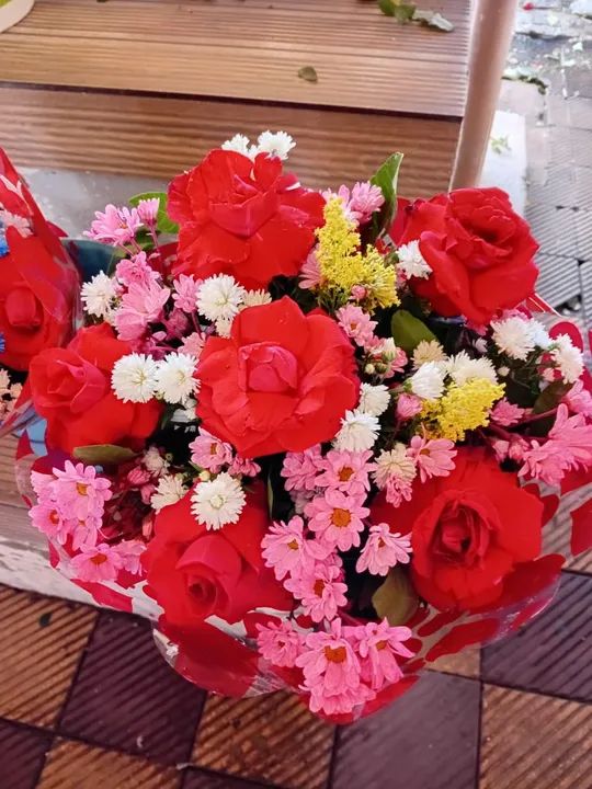 BUQUÊ COM ROSAS ROXOS NATURAIS