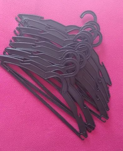 20 cabides por 20,00  ( garanta já.