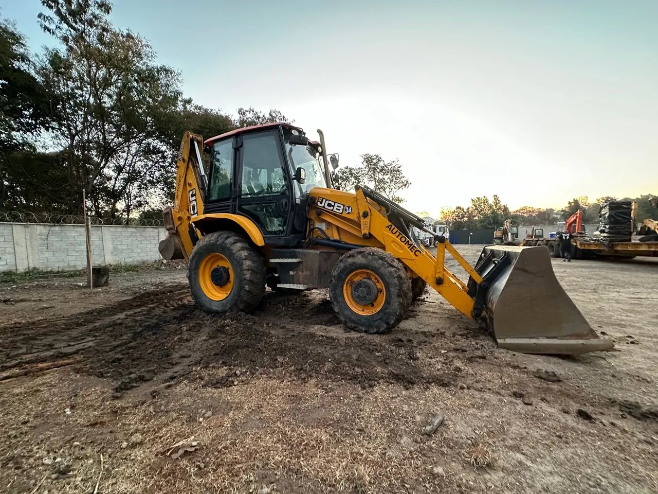 Retroescavadeira JCB 3CX 2020 4X4  - Foto 4