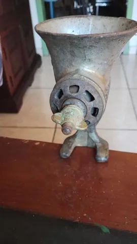 Máquina de moer carne antiga 