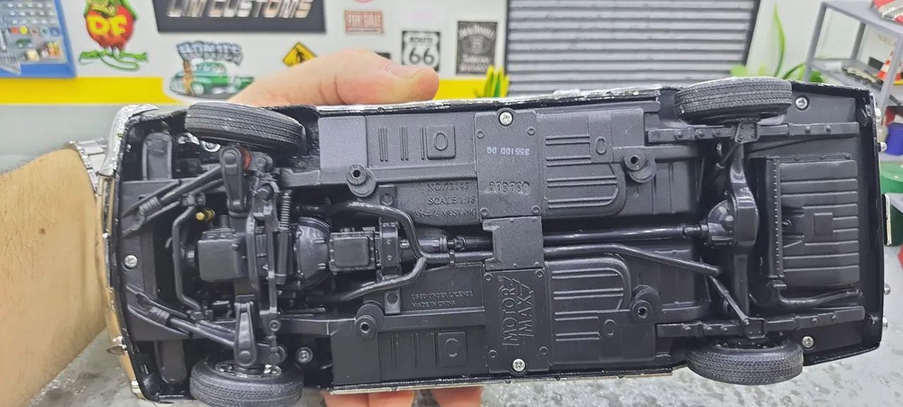 Miniatura 1/18 -Mustang 1964 - série Timeless Classics - Motormax 1/18 - Foto 6