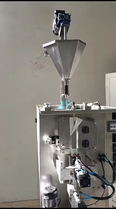 Empacotadora tipo sacheteira para produção rural e sachês.64319177691778121