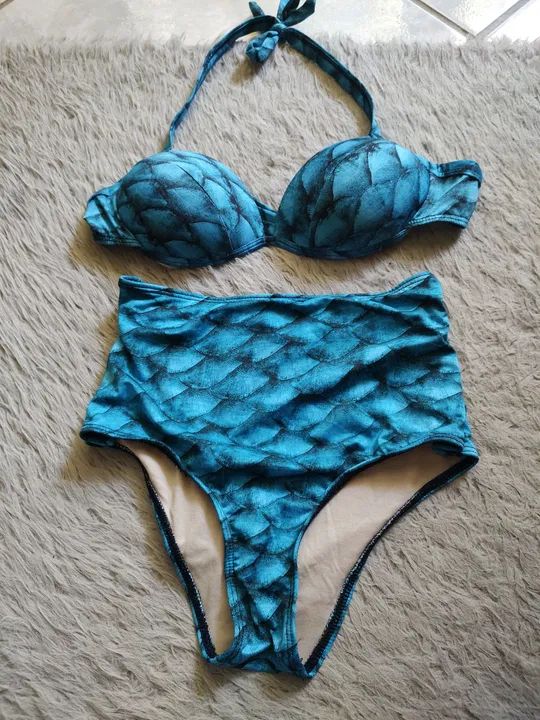 Biquini Lycra cós alto.