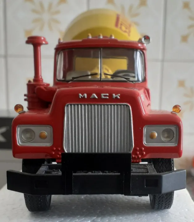 Mack R-Model Mixer 1/34 First Gear.