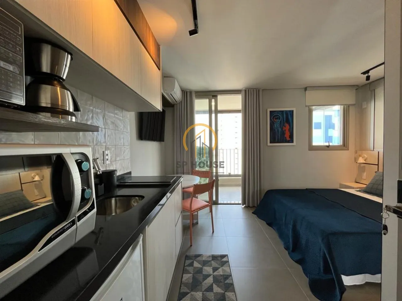 Studio ,mobiliado para locação.31,41m²,1 dormitório, 1suíte, sala e varanda.