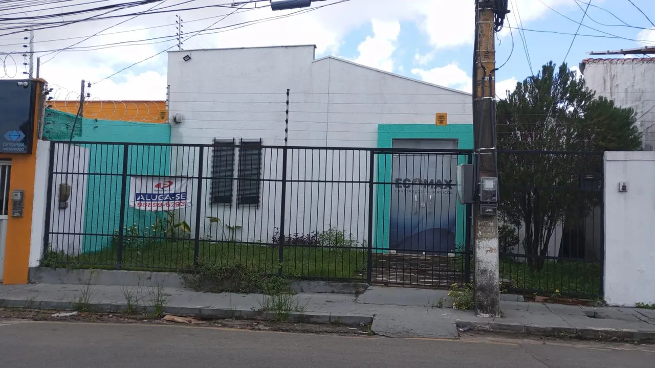 Aluga - se casa comercial no Maranhão Novo, próximo ao Shopping da Ilha