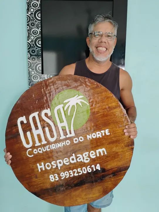 Placa de madeira para área externa - Casa do Coqueiro