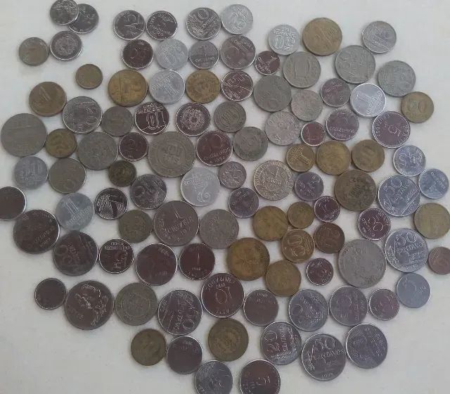 COLEÇÃO Com Mais De 115 Moedas Do Brasil - Sendo uma de Prata - Foto 4