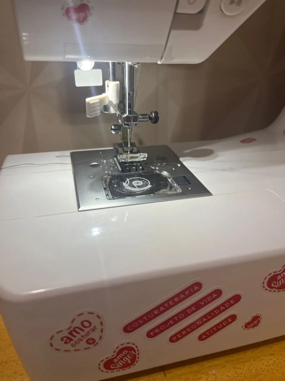 Máquina de Costura Singer SC220 - Foto 2