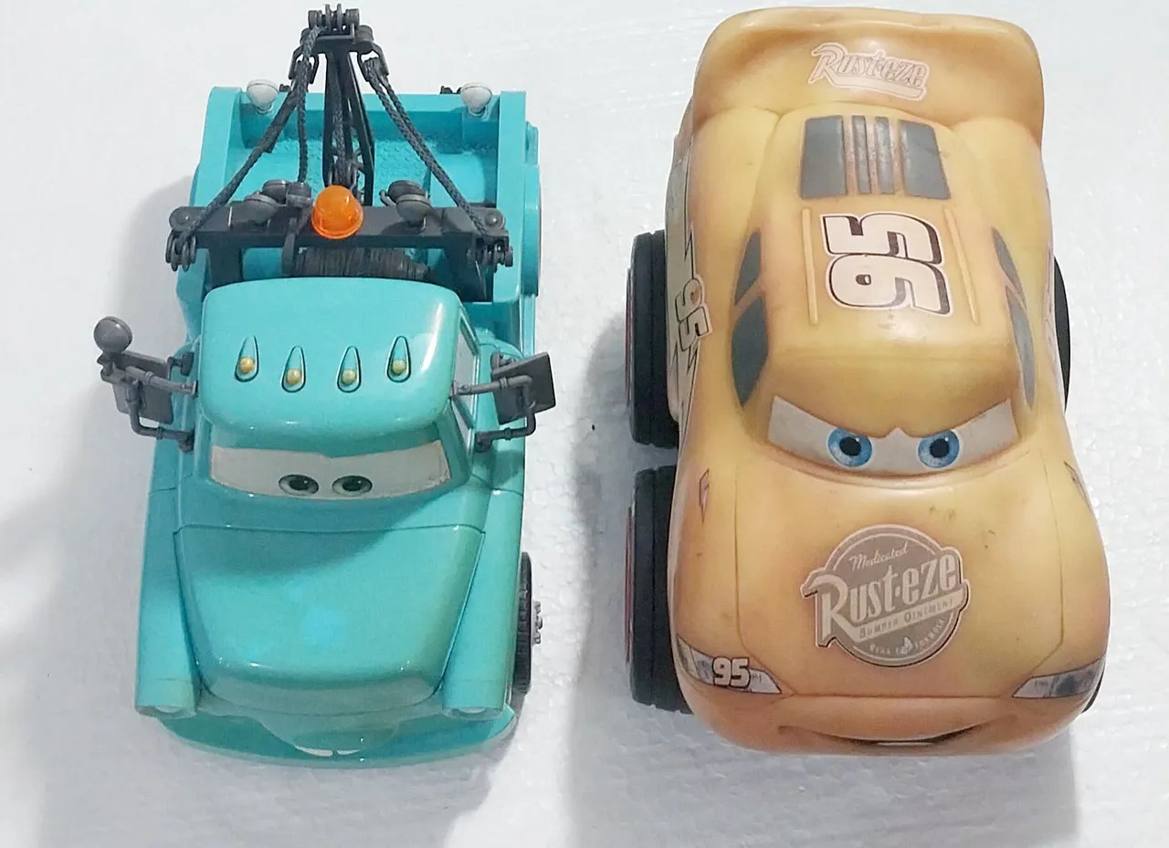 Carros Disney - Mate e Relâmpago McQueen - Usados
