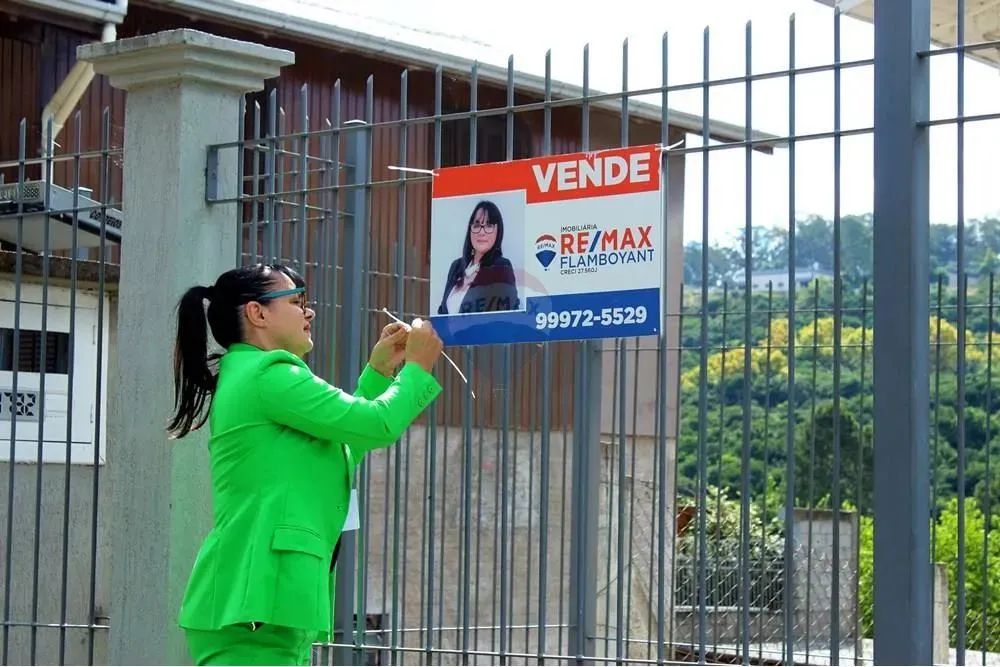 Casa com 2 pavimentos, oferece conforto e espaço para sua familia. - Foto 3