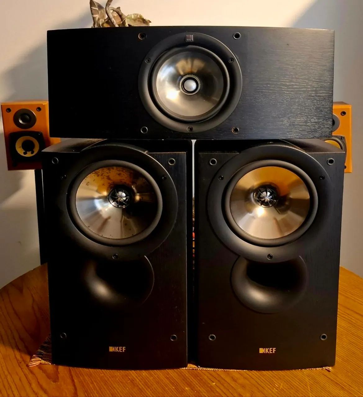 CAIXAS TRIO 3.0 KEF IQ30+IQ2 120W 45Hz 89dB 8ohms