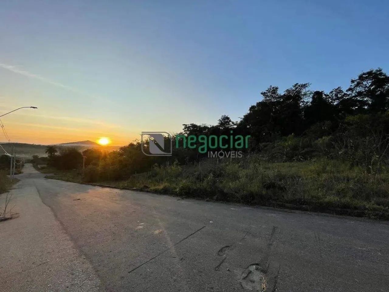 Excelente Lote com fundos para área preservada - Foto 2