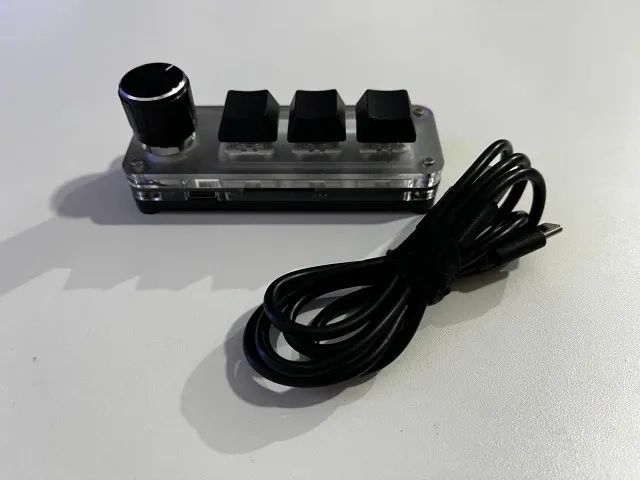 Mini teclado macro com 3 botões e um Nob de volume (clicável) - Foto 2