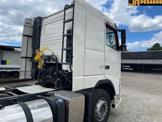 volvo fh 460 6x2 trucado automático completo repasse - Foto 4
