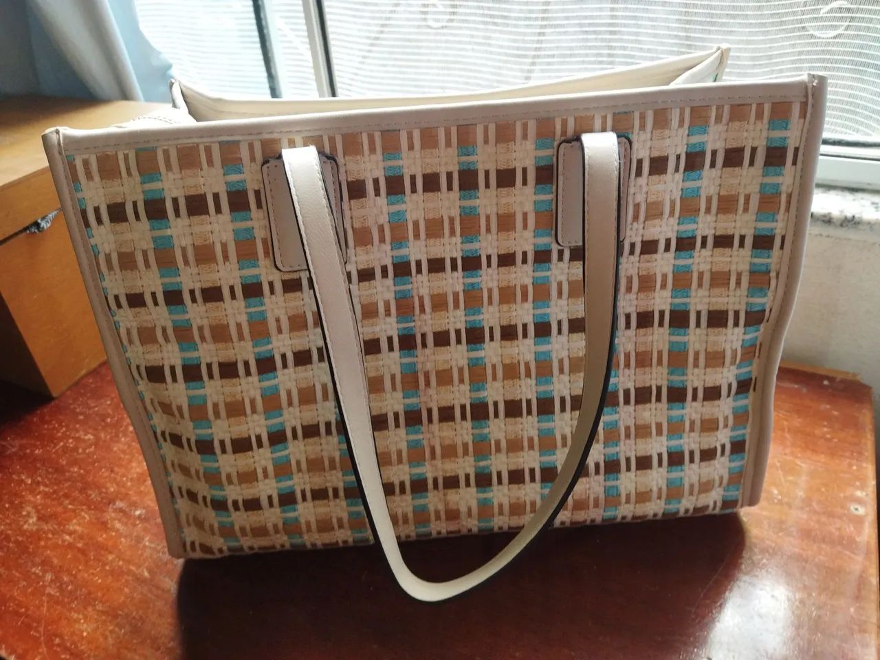 Bolsa de Ombro Bege com Padronagem - Foto 2